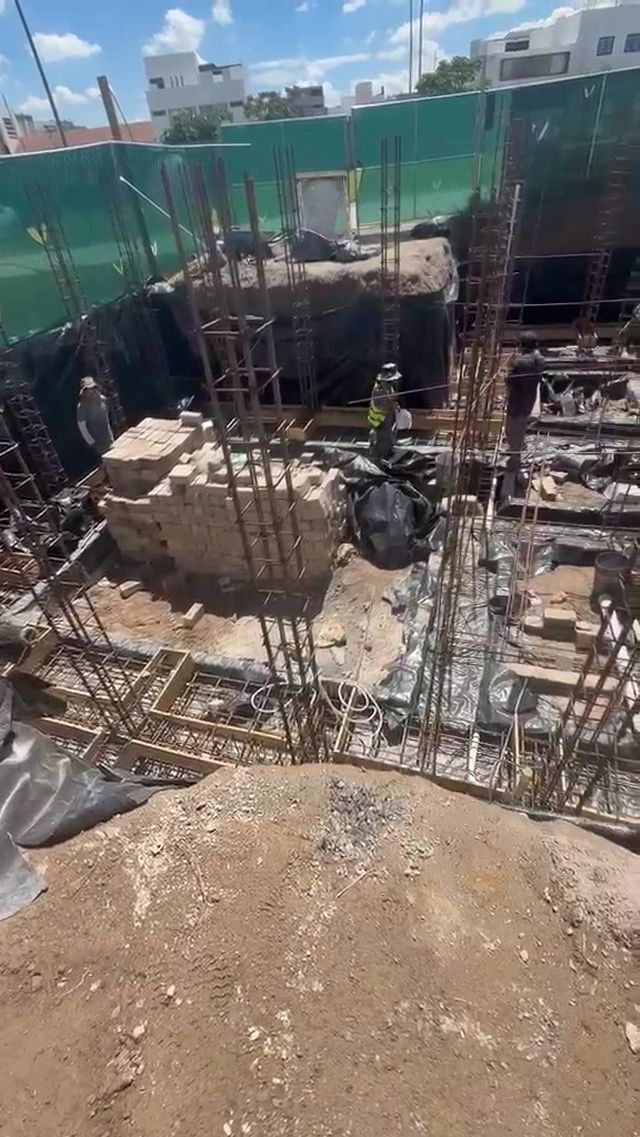 Armado de cimentación con castillos y acero de refuerzo